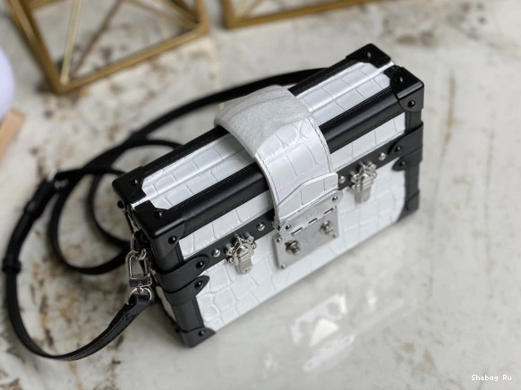 LOUIS MALLE PETITE VUITTON 0810